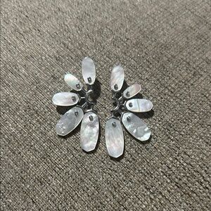 Kendra Scott Ashlyn Ivory MOP earrings